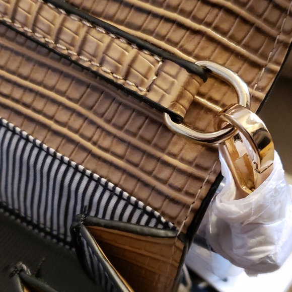 Croc Embossed Sunset Crossbody Bag - Picture 12 of 16